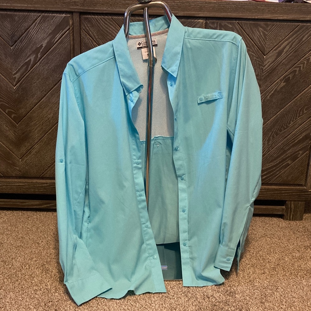 Columbia Aqua Long Sleeve button down Shirt with pockets